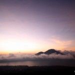 Auf dem Vulkan Batur bei Sonnenaufgang
