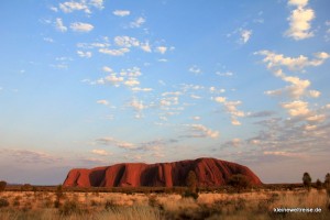 der Uluru bei Sonnenaufgang der Uluru bei Sonnenaufgang