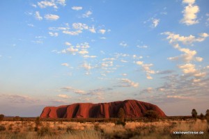 der Uluru bei Sonnenaufgang
