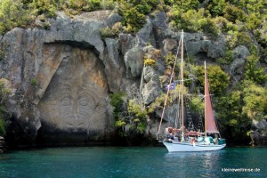 Maori Steinschnitzerei am Lake Taupo