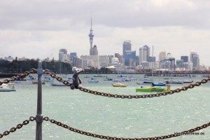 Fanta am Wasser in Auckland