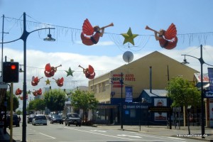 weihnachtliche Straße in Neuseeland