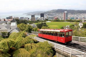Cable Car vor Aussicht in Wellington