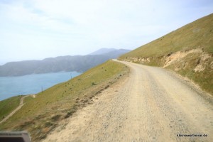 Die Schotterpiste oben am Kamm