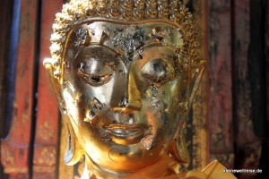 Buddha mit Blattgold