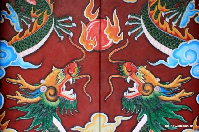 Drachen auf der Tempeltür