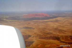 Anflug über dem Uluru