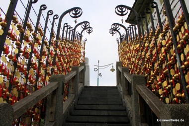die Treppe mit den vielen Glocken