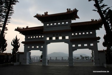 Tempeltor mit Aussicht