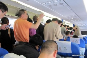 alle fertig zum Verlassen des Flugzeugs