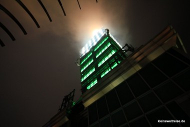 Spitze des Taipei 101 im Nebel