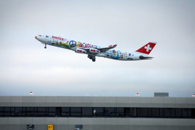 Swiss Airbus A340 in Flower Power Lackierung