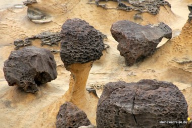 Die Mushroom Rocks