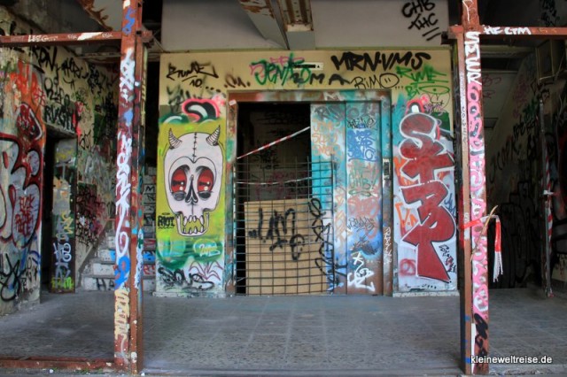 der alte bunte Fahrstuhl der alte bunte Fahrstuhl