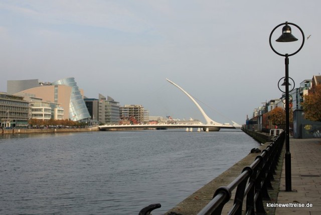 die Samuel Beckett Bridge in den modernen Docklands