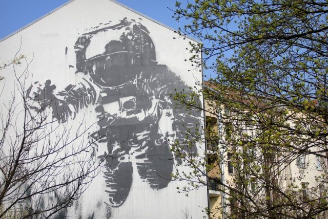 Astronaut: ein Mural von Victor Ash
